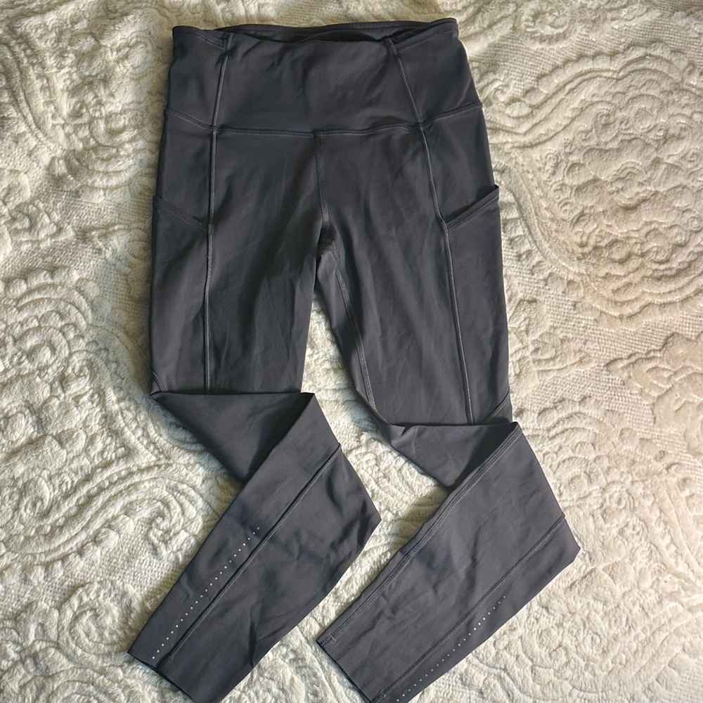 Lululemon High-Waisted Leggings with Pocket Detail Sz 4 purple